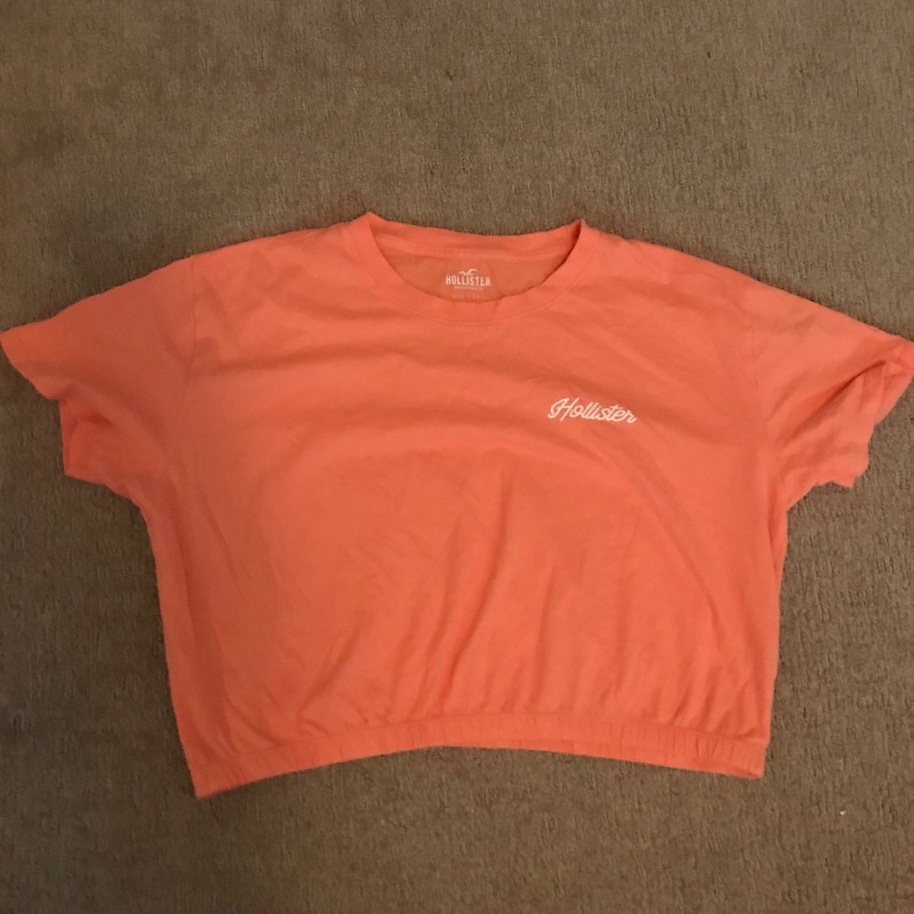 cropped hollister tee (NEW!!)